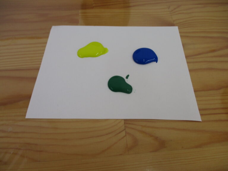 ひよこ組　１０月の制作「画伯誕生！？🎨🖌」